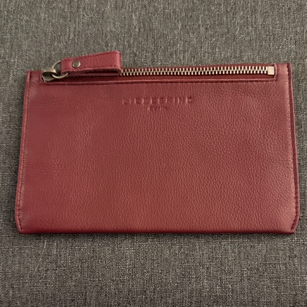 Liebeskind Wallet/Receipt holder. Leather, Burgundy color.